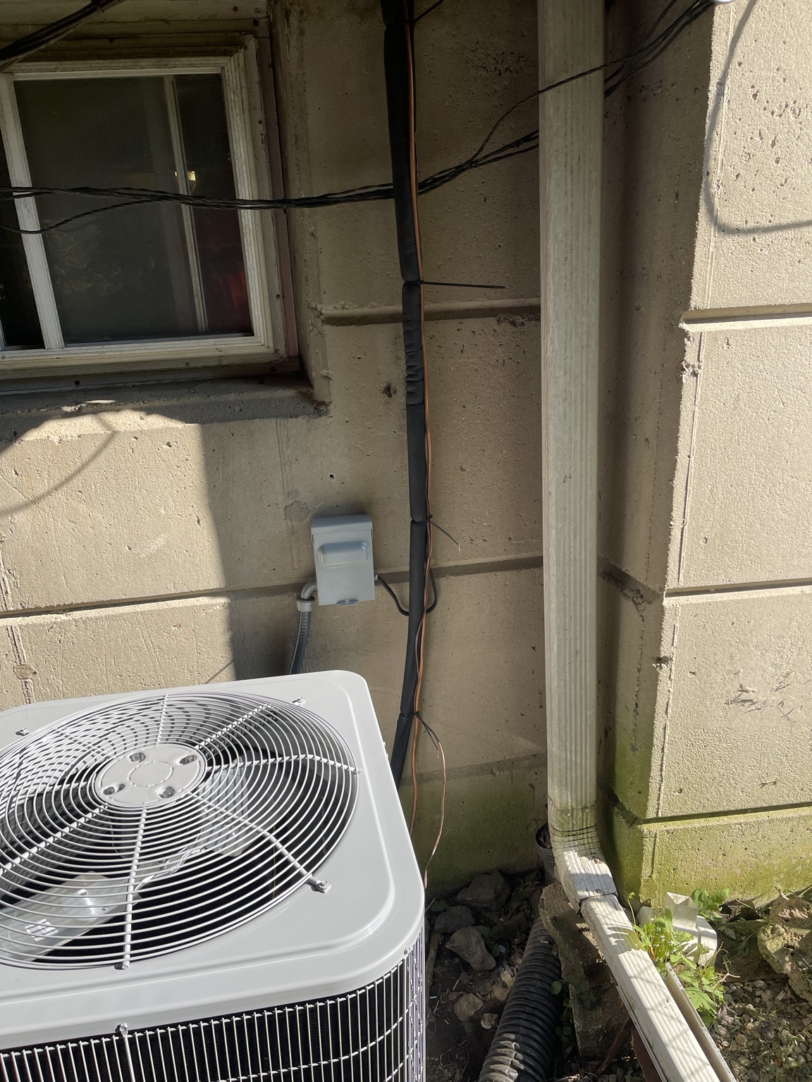 Carrier condenser line set and disconnect detail